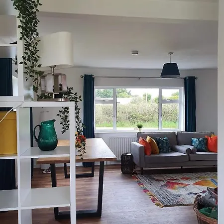 Fully Renovated 2022 Close To Slob Lands And *